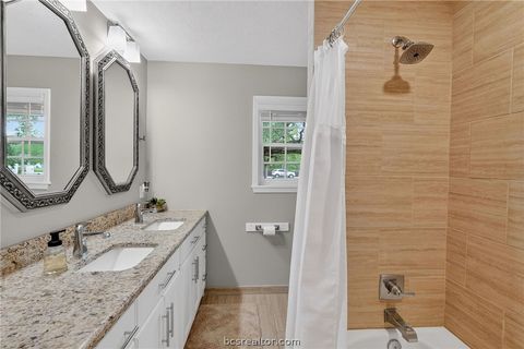 Tiny photo for 913 Park Lane, Bryan, TX 77802 (MLS # 26003887)