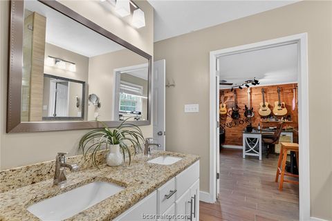 Tiny photo for 913 Park Lane, Bryan, TX 77802 (MLS # 26003887)