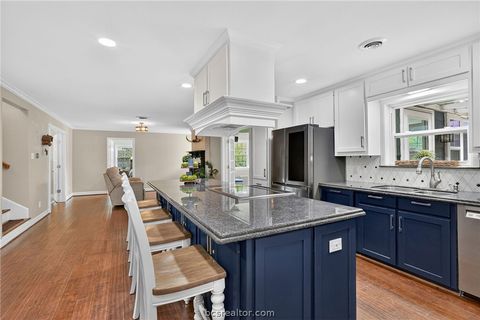 Tiny photo for 913 Park Lane, Bryan, TX 77802 (MLS # 26003887)