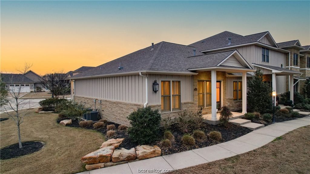 Photo of 2816 Maroon Court, Bryan, TX 77807 (MLS # 26003698)