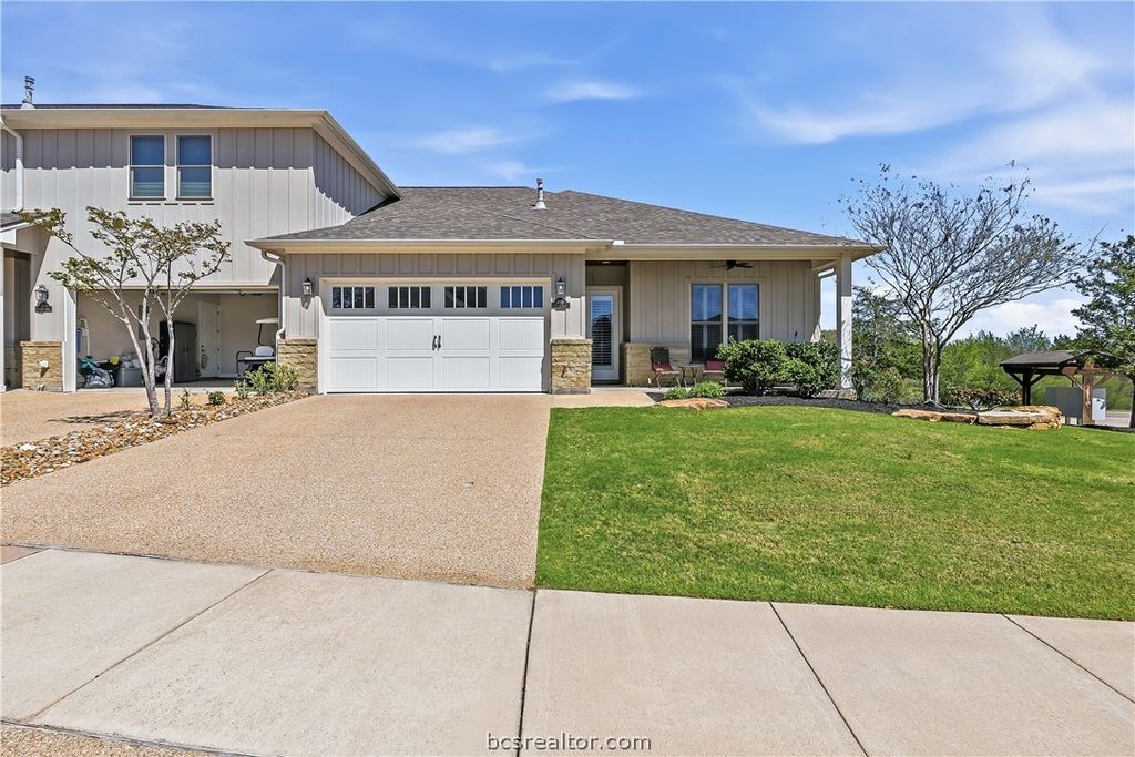 Photo of 2816 Maroon Court, Bryan, TX 77807 (MLS # 26003698)