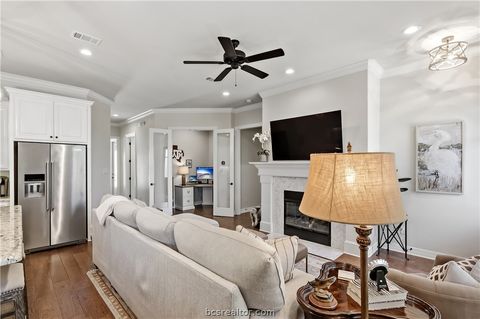 Tiny photo for 2816 Maroon Court, Bryan, TX 77807 (MLS # 26003698)