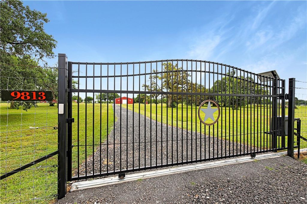 Photo of 9813 County Road 309, Navasota, TX 77868 (MLS # 26001405)