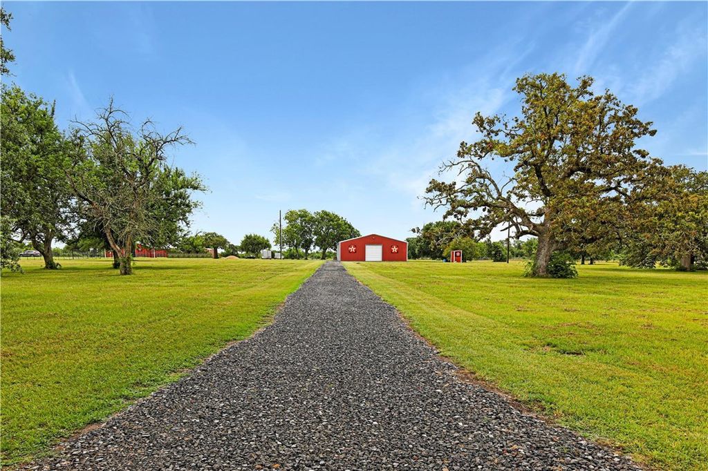 Photo of 9813 County Road 309, Navasota, TX 77868 (MLS # 26001405)