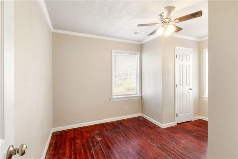 Tiny photo for 806 Walnut Street, Bryan, TX 77803 (MLS # 26000666)