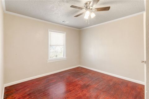 Tiny photo for 806 Walnut Street, Bryan, TX 77803 (MLS # 26000666)