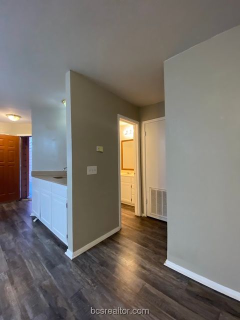 Tiny photo for 1305 W Villa Maria Road #E202, Bryan, TX 77801 (MLS # 26001233)