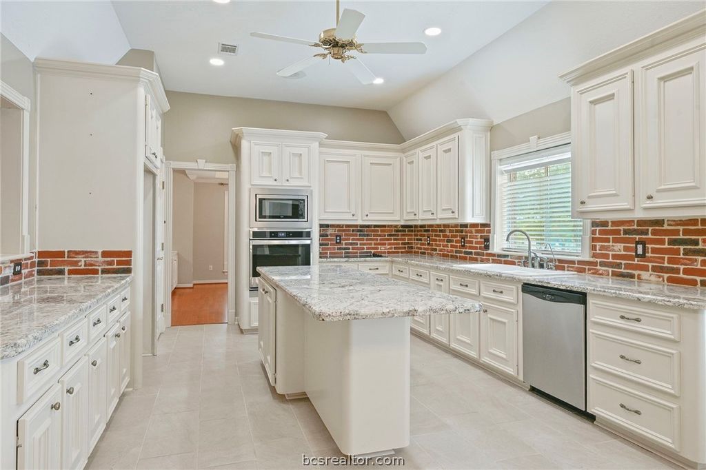 Photo of 717 Willow Loop, College Station, TX 77845 (MLS # 26006814)