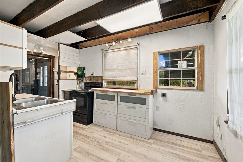 Photo of 317 Beaver Landing Lndg, Caldwell, TX 77836 (MLS # 26012678)