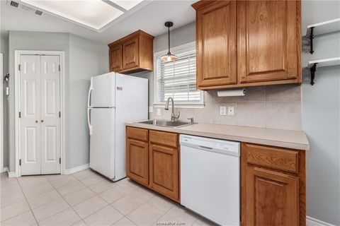 Tiny photo for 914 Gardenia Street, College Station, TX 77845 (MLS # 26000468)