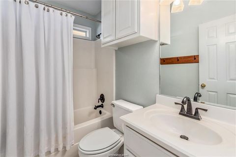 Tiny photo for 914 Gardenia Street, College Station, TX 77845 (MLS # 26000468)