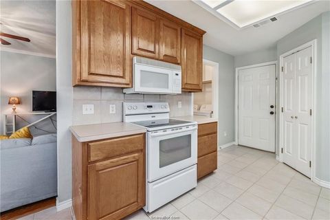 Tiny photo for 914 Gardenia Street, College Station, TX 77845 (MLS # 26000468)