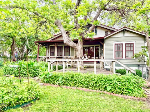 Tiny photo for 607 W Fox Street, Caldwell, TX 77836 (MLS # 26012691)