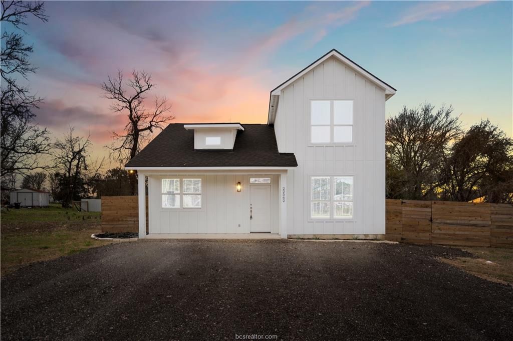 Photo of 22562 Buchanan Street, Navasota, TX 77868 (MLS # 26002191)