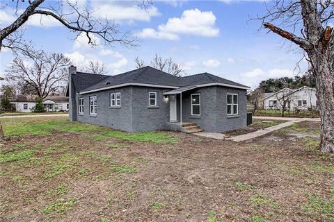 Tiny photo for 902 Post Oak Street, Hearne, TX 77859 (MLS # 26000980)