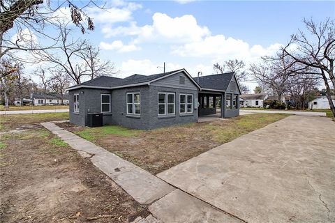 Tiny photo for 902 Post Oak Street, Hearne, TX 77859 (MLS # 26000980)