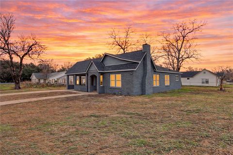 Tiny photo for 902 Post Oak Street, Hearne, TX 77859 (MLS # 26000980)