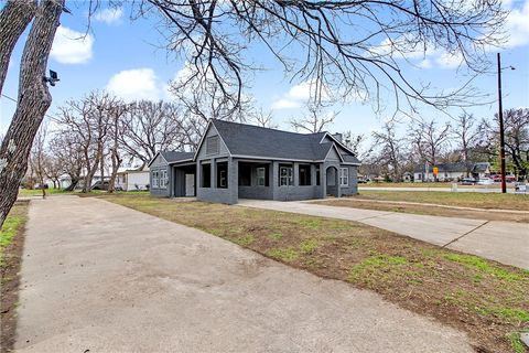 Tiny photo for 902 Post Oak Street, Hearne, TX 77859 (MLS # 26000980)