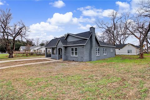 Tiny photo for 902 Post Oak Street, Hearne, TX 77859 (MLS # 26000980)