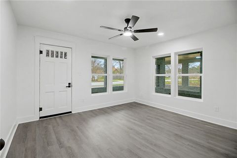 Photo of 902 Post Oak Street, Hearne, TX 77859 (MLS # 26000980)