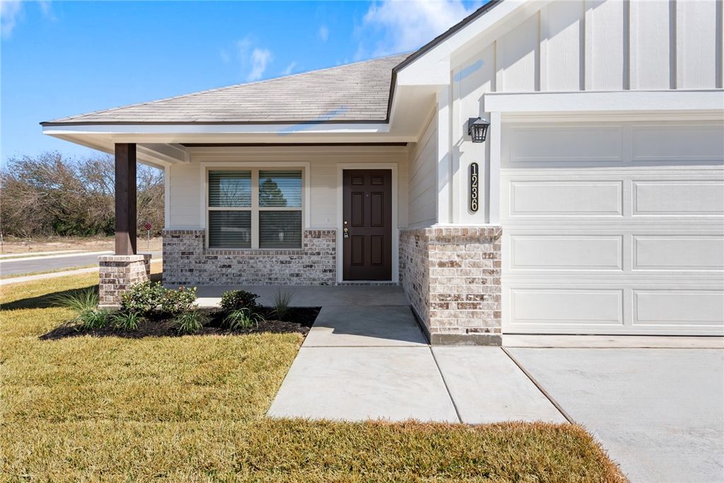 Photo of 1236 High Street, Navasota, TX 77868 (MLS # 26001866)