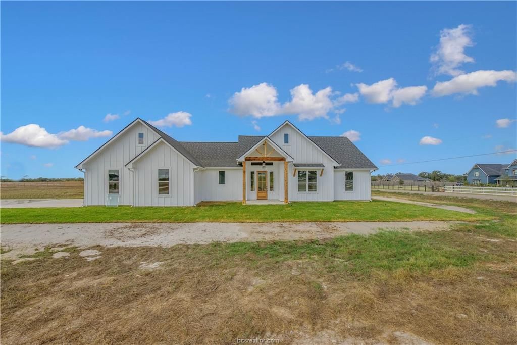 Photo of 23 High Meadow Trail, Franklin, TX 77856 (MLS # 26001916)