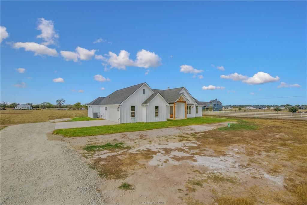Photo of 23 High Meadow Trail, Franklin, TX 77856 (MLS # 26001916)