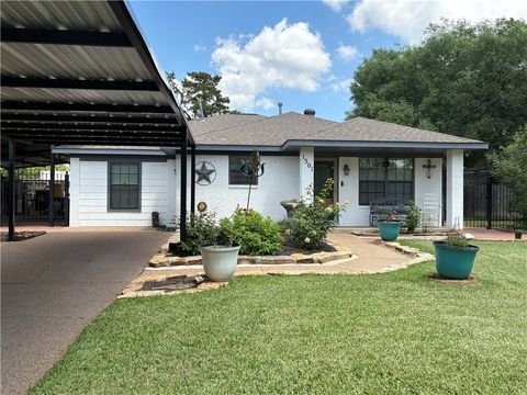 Photo of 1501 Maple Drive, Bryan, TX 77803 (MLS # 26004332)