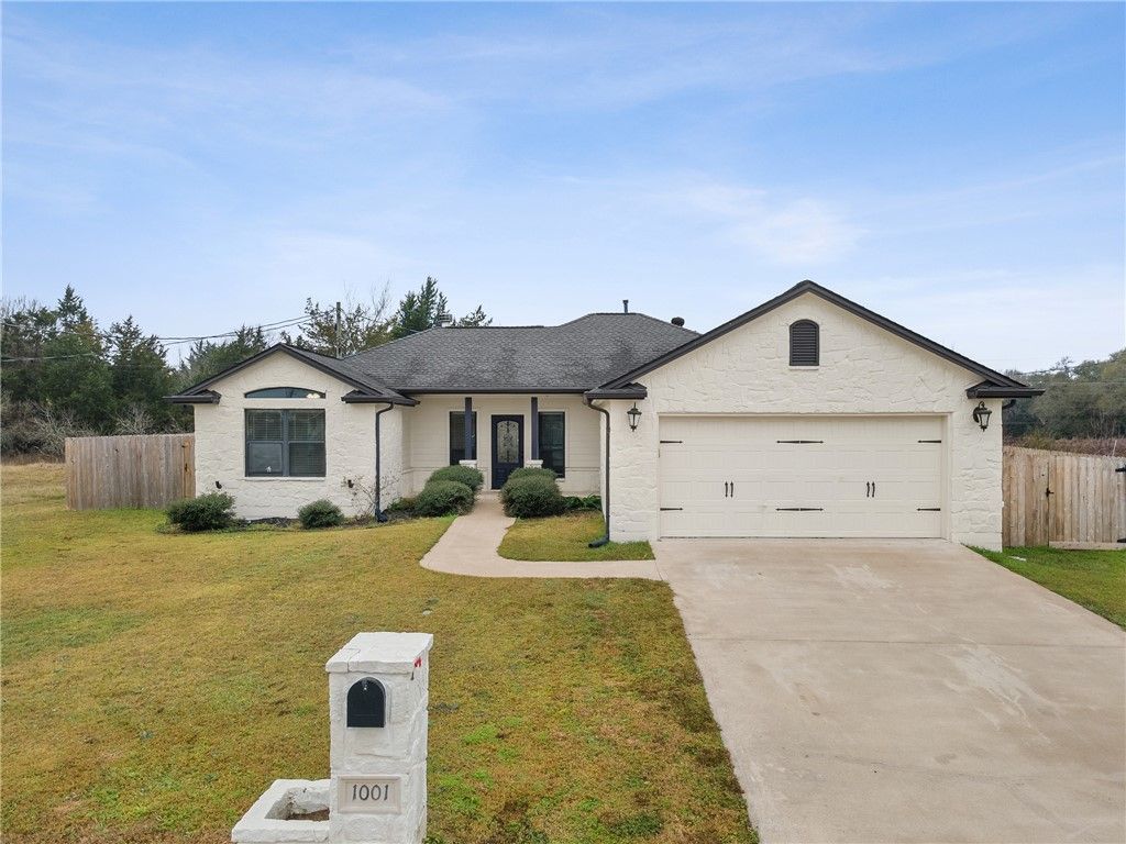 Photo of 1001 Meadow Wood, Caldwell, TX 77836 (MLS # 26001060)