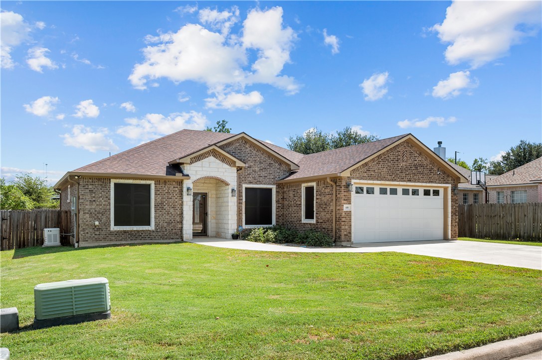 600 Olde Oaks Circle