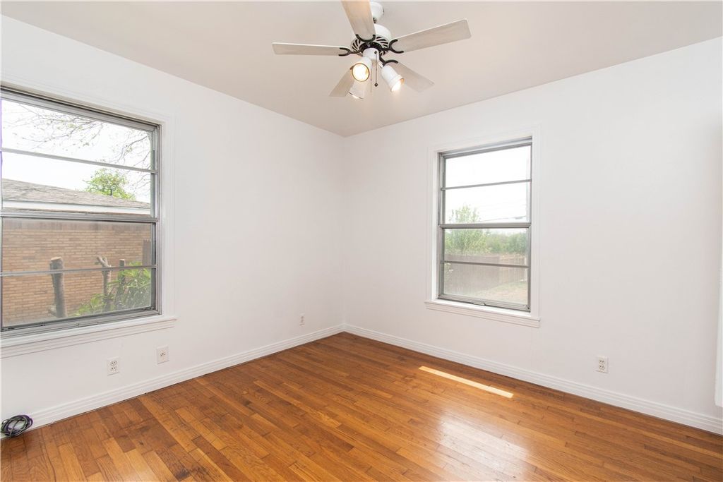 Photo of 301 E WALKER Avenue, Other, TX 76501 (MLS # 26004242)