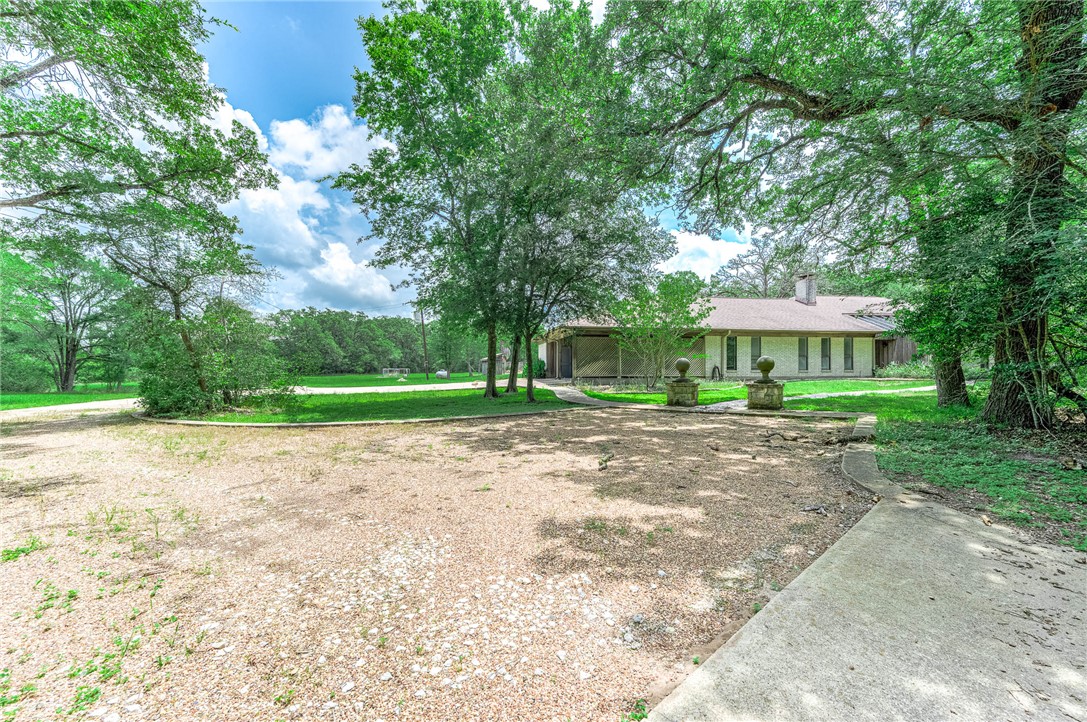 4992 Whispering Oaks Drive