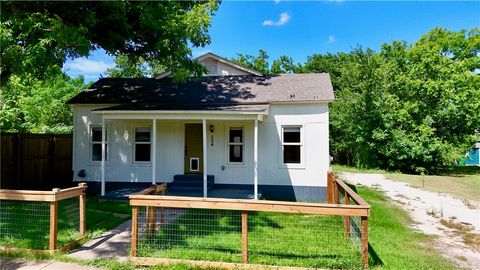 Photo of 504 S Pine Street, Calvert, TX 77837 (MLS # 25012494)