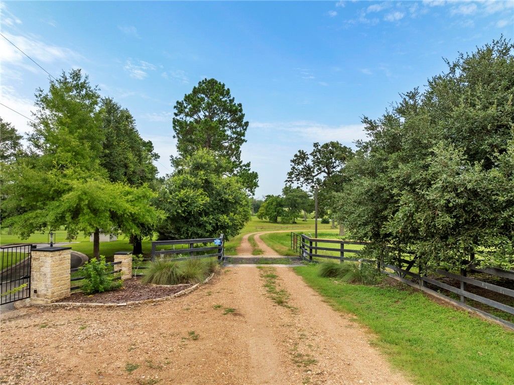 Photo of 202 Blackberry Lane, Washington, TX 77880 (MLS # 26001123)