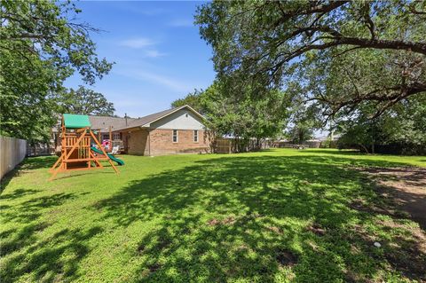 Tiny photo for 515 Crescent Drive, Bryan, TX 77801 (MLS # 26006477)