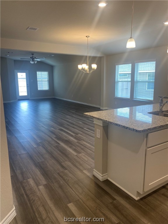 College Station, Texas 77845, United States, 4 Bedrooms Bedrooms, ,2 BathroomsBathrooms,Residential,Pending,64534