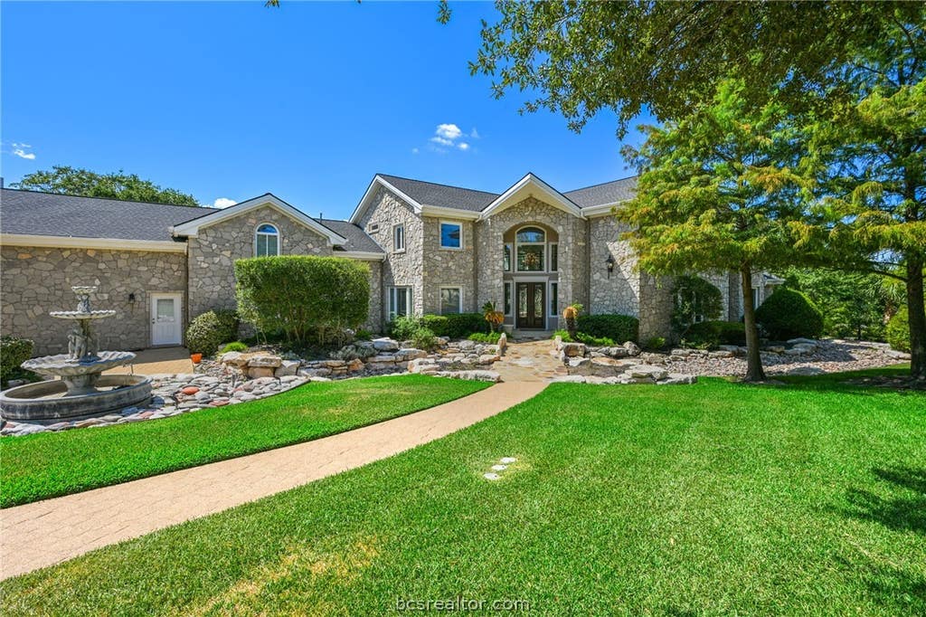 Photo of 6014 Augusta Circle, College Station, TX 77845 (MLS # 26010020)