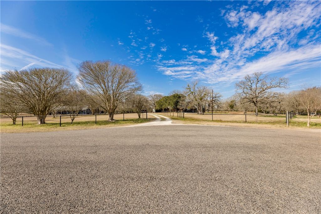 Photo of 1377 Westbrook Road, Navasota, TX 77868 (MLS # 26001941)