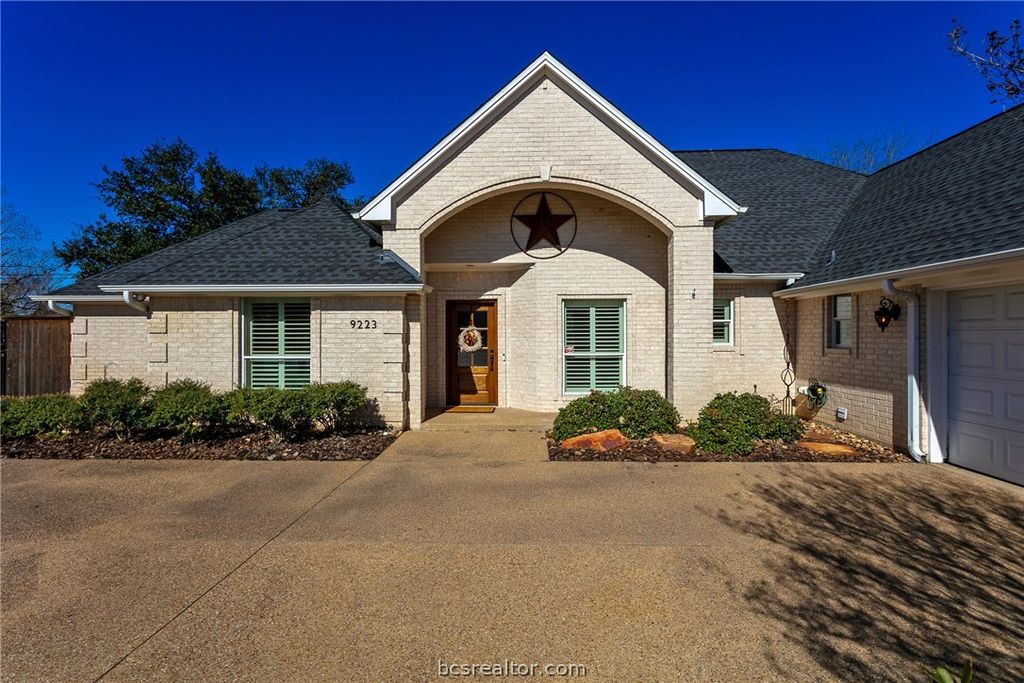 Photo of 9223 Brookwater Circle, College Station, TX 77845 (MLS # 26001793)