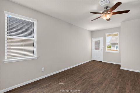 Tiny photo for 4702 Los Pines Way, Bryan, TX 77807 (MLS # 26009078)