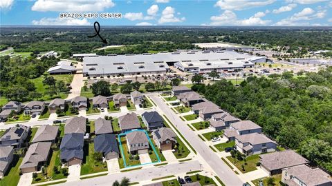 Tiny photo for 4702 Los Pines Way, Bryan, TX 77807 (MLS # 26009078)