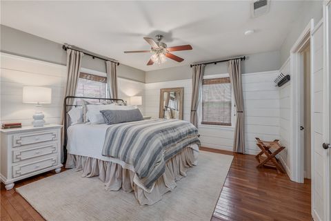 Tiny photo for 1506 E Washington Ave Ave, Navasota, TX 77868 (MLS # 25012898)