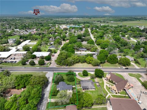 Tiny photo for 1506 E Washington Ave Ave, Navasota, TX 77868 (MLS # 25012898)