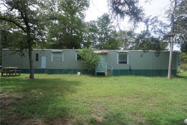 1561 PECAN DR, CALDWELL, TX 77836 - Image c4bc4a2cc5ce9c8fc45f434a7f321aae/726093393