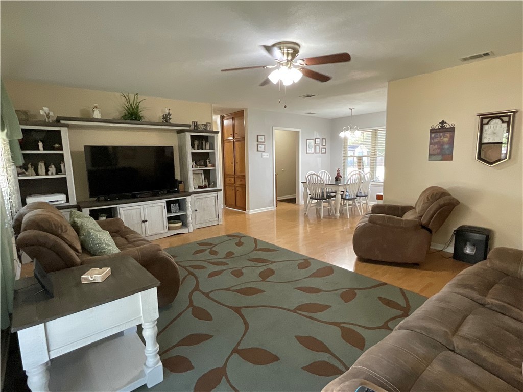 619 Jackson Street E