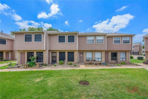 Photo of 2807 Wildflower Drive #23, Bryan, TX 77802 (MLS # 25011004)