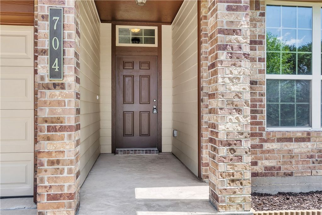 Photo of 704 Mockingbird Street, Navasota, TX 77868 (MLS # 26008750)