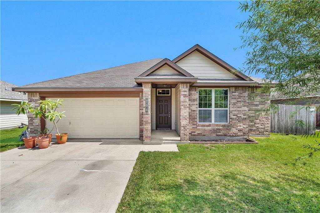 Photo of 704 Mockingbird Street, Navasota, TX 77868 (MLS # 26008750)