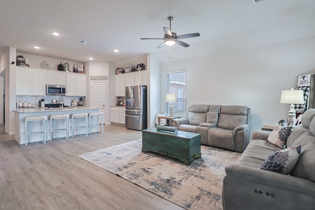 Navasota, Texas 77868, United States, 3 Bedrooms Bedrooms, ,2 BathroomsBathrooms,Residential,Active,6864