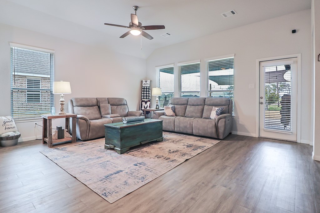 Navasota, Texas 77868, United States, 3 Bedrooms Bedrooms, ,2 BathroomsBathrooms,Residential,Active,6864